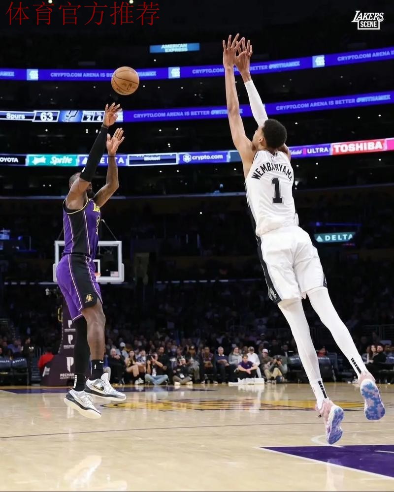 马刺七人得分上双 客场战胜湖人 马刺七人得分上双 客场战胜湖人